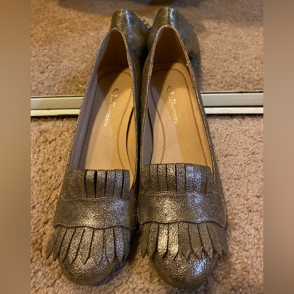 NWOT Gold Kiltie Block Heels